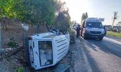 İzmir'de iki otomobilin çarpışması sonucu 4 kişi yaralandı