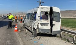 Kayseri'de kamyon ve iki işçi servisinin karıştığı trafik kazasında 10 işçi yaralandı