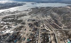 Kazakistan, karların erimesi sonucu yaşanan su taşkınlarıyla mücadele ediyor