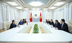 Kırgızistan Cumhurbaşkanı Caparov, Azerbaycan Dışişleri Bakanı Bayramov'u kabul etti