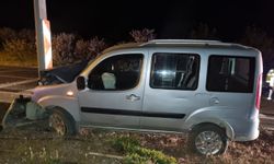 Konya'da hafif ticari araç elektrik direğine çarptı, 1 kişi öldü, 2 kişi yaralandı