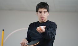 Otizmli Ahmet Taha masa tenisinde yeni başarılar için çalışıyor
