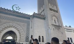 Paris'te tarihi Ulu Cami'de bayram namazı kılındı