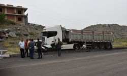 Şırnak'ta tır ile çarpışan otomobilin sürücüsü hayatını kaybetti