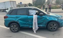 Sivas'ta otomobil ile hafif ticari aracın çarpıştığı kazada 2 kişi yaralandı