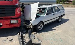 Tokat'ta kamyon ile otomobilin çarpıştığı kazada 3 kişi yaralandı