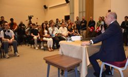 Zafer Partisi Genel Başkanı Özdağ, Eskişehir’de söyleşiye katıldı