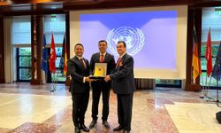 Almanya'da Uluslararası Diplomatlar Birliği'nden Milletvekili Serkan Bayram'a "Barış Elçisi" ödülü