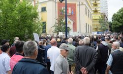 Arnavutluk'ta Tiran Belediye Başkanı Veliaj'ın istifası talebiyle protestolar devam ediyor
