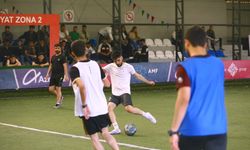 Azerbaycan'daki Türk öğrenciler, "İki Kahraman, Bir Turnuva" futbol turnuvasında mücadele etti