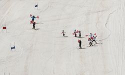 Hakkari'de mayısın ortasında kayak yarışması düzenlendi