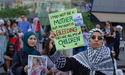 Hollanda'da Anneler Günü'nde Filistinli anneler için destek yürüyüşü