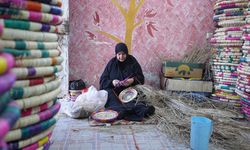Irak'taki bir köyde kadınların neredeyse tamamı hasırcılık yapıyor