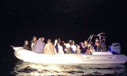 Muğla açıklarında sürüklenen bottaki 27 düzensiz göçmen kurtarıldı