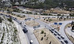 Antalya-Fethiye-Burdur kara yolunda bayram tatili dönüşü trafik yoğunluğu başladı