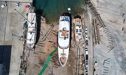 Bodrum'da yapımı tamamlanan 42 metrelik lüks yat törenle denize indirildi