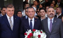 CHP Genel Başkanı Özel, İzmir'de ziyaretlerde bulundu: