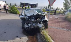 Erzurum'da kamyonetle otomobil çarpıştı, 12 kişi yaralandı