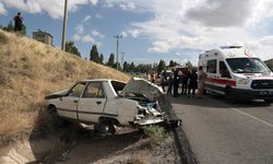 GÜNCELLEME - Sivas'ta devrilen otomobildeki 1 kişi öldü, 4 kişi yaralandı