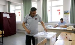 Seçimlerin yenilendiği Büyükkarıştıran'da oy kullanma işlemi başladı