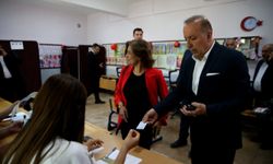 Seçimlerin yenilendiği Pınarbaşı'nda Cumhur İttifakı ve CHP'nin adayları oylarını kullandı