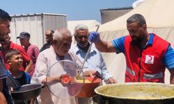Türk Kızılay, Gazze'de günlük 15 bin kişiye sıcak yemek çıkarıyor