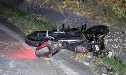Uşak'ta tırın dorsesine çarpan motosikletin sürücüsü hayatını kaybetti