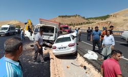 Adıyaman'da otomobille kamyonun çarpıştığı kazada 1 kişi öldü, 3 kişi yaralandı