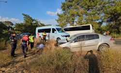 Antalya'da otobüsle çarpışan otomobilin sürücüsü öldü