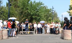 Arnavutluk'ta Belediye Başkanı Veliaj'ın istifasının istendiği protestolar sürüyor