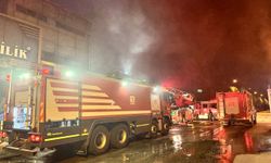 İzmir'de plastik ambalaj dükkanında çıkan yangın söndürüldü