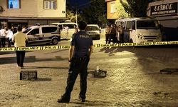 İzmir'de silahlı ve bıçaklı kavgada 4 kişi yaralandı
