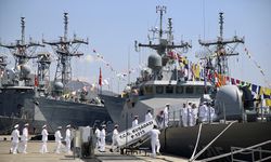 Katar'da konuşlanacak TCG Kuşadası ve TCG Kumkale gemileri için görevlendirilme töreni