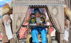 Kazakistan'da 6 yaşındaki Müslim’in doğduğundan beri uzattığı saçı merasimle kesildi