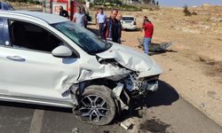 Mardin'de iki otomobilin çarpıştığı kazada 5 kişi yaralandı