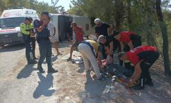 Mersin’de devrilen minibüsteki 7 tarım işçisi yaralandı