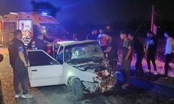 Sivas'ta iki otomobilin çarpıştığı kazada 6 kişi yaralandı