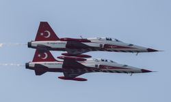 Türk Yıldızları, Kıbrıs Barış Harekatı'nın 50'nci yılı kapsamında Girne'de prova uçuşu gerçekleştirdi