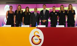 Galatasaray Daikin Kadın Voleybol Takımı'nda 5 oyuncu için imza töreni düzenlendi