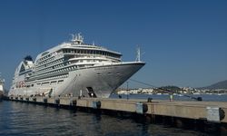 "Seabourn Encore" kruvaziyeri Bodrum'a 571 yolcu getirdi