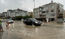 Sinop’ta sağanak nedeniyle bazı ev ve iş yerlerini su bastı