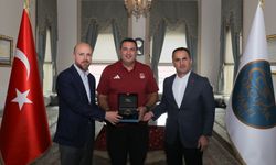 Dünya Etnospor Konfederasyonu Başkanı Bilal Erdoğan, milli okçularla buluştu