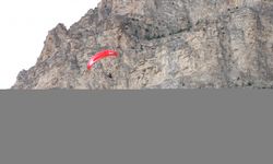 Erzurum semalarında wingsuit uçuşu ve akrobasi gösterisi