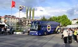 Fenerbahçe kafilesini derbiye taraftarı uğurladı