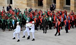 Yargıtay üyeleri, adli yılın açılışı dolayısıyla Anıtkabir'i ziyaret etti