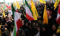 Tahran'da İran'ın İsrail'e saldırılarına destek ve Hizbullah lideri Nasrallah'ı anmak için gösteri düzenlendi