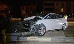 Bursa'da iki otomobilin çarpıştığı kazada 4 kişi yaralandı