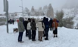 Kapadokya'da turistler karın keyfini yaşadı