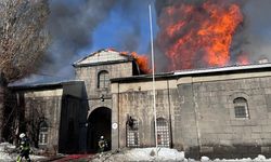 Erzurum'da tarihi Taş Ambarlar'da çıkan yangına müdahale ediliyor