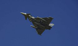 Eurofighter Typhoon savaş uçağı Mürted Hava Üssü'ne indi